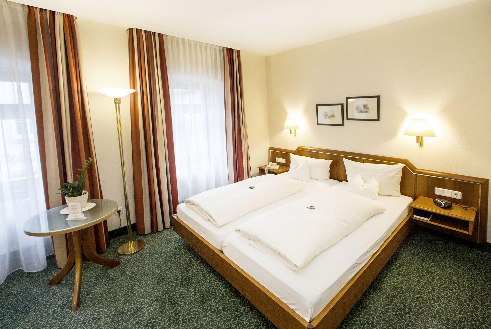 Veitshöchheim Hotel Weisses Lamm מראה חיצוני תמונה