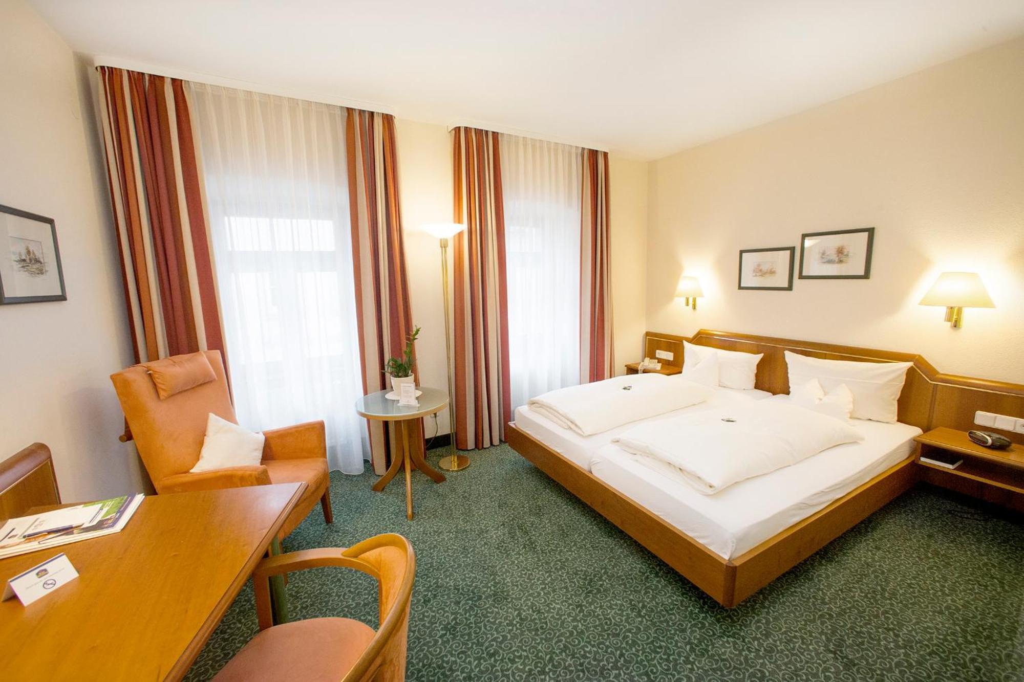 Veitshöchheim Hotel Weisses Lamm מראה חיצוני תמונה