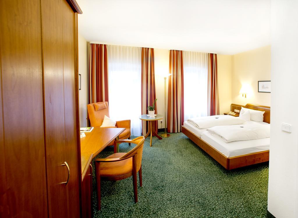 Veitshöchheim Hotel Weisses Lamm מראה חיצוני תמונה