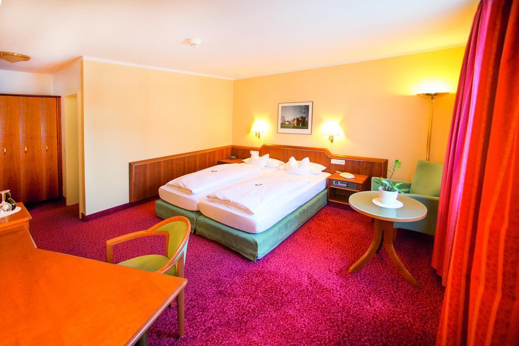 Veitshöchheim Hotel Weisses Lamm מראה חיצוני תמונה