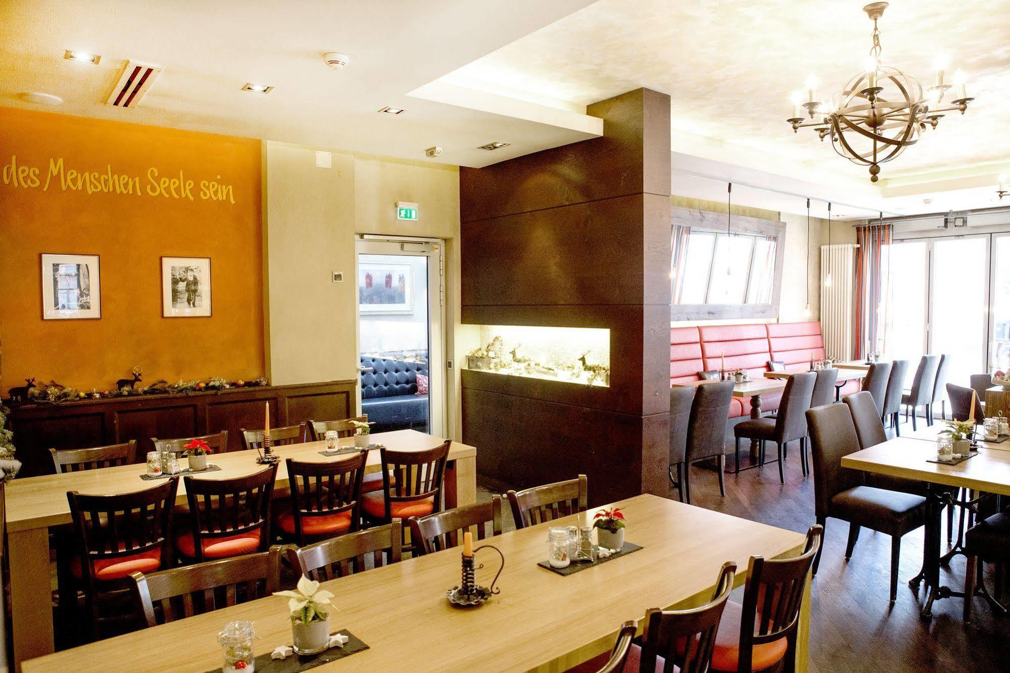 Veitshöchheim Hotel Weisses Lamm מראה חיצוני תמונה