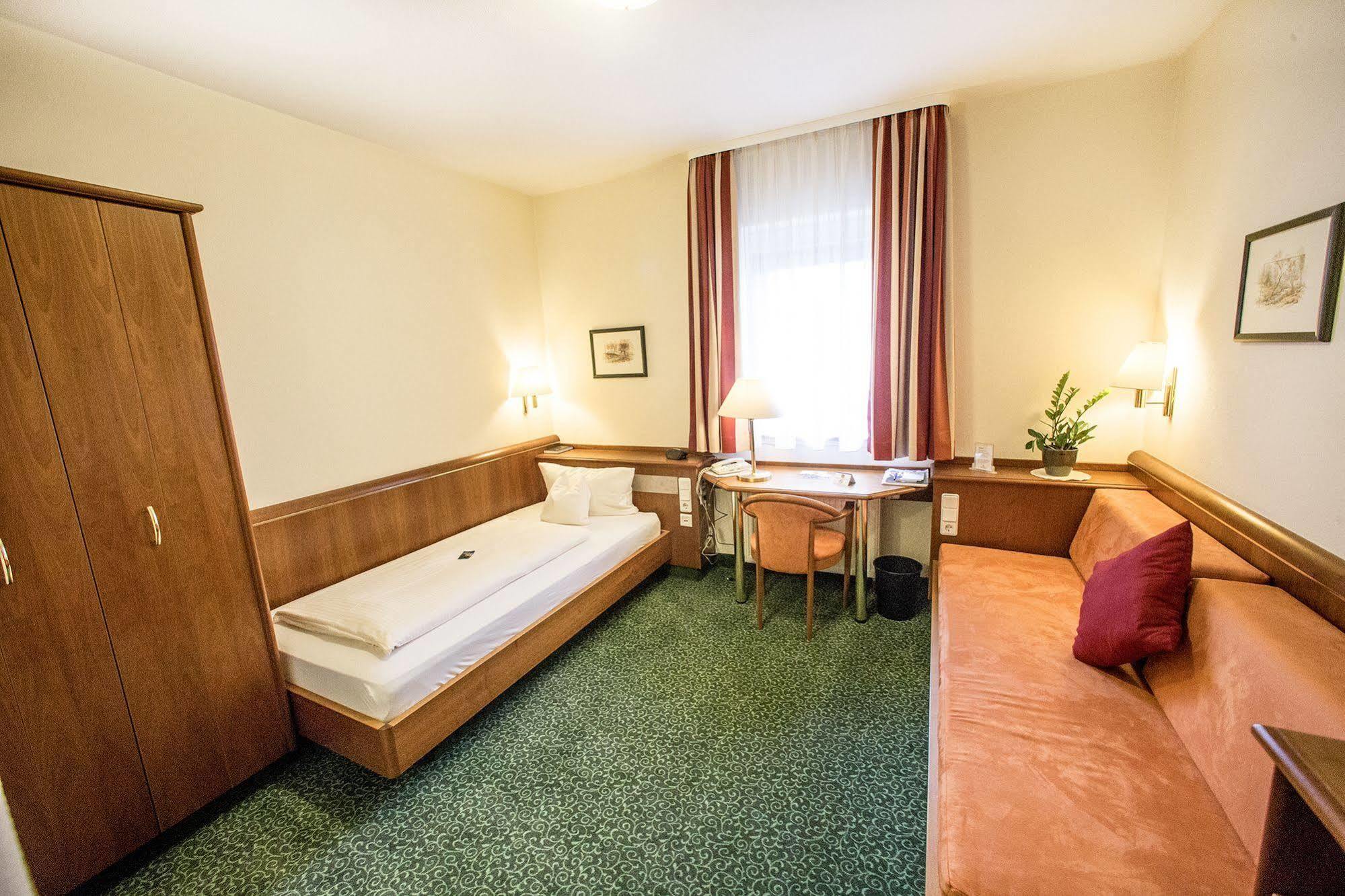 Veitshöchheim Hotel Weisses Lamm מראה חיצוני תמונה